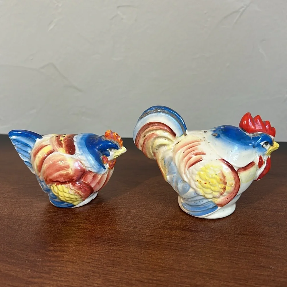 Vintage rooster and chicken salt/ pepper shakers